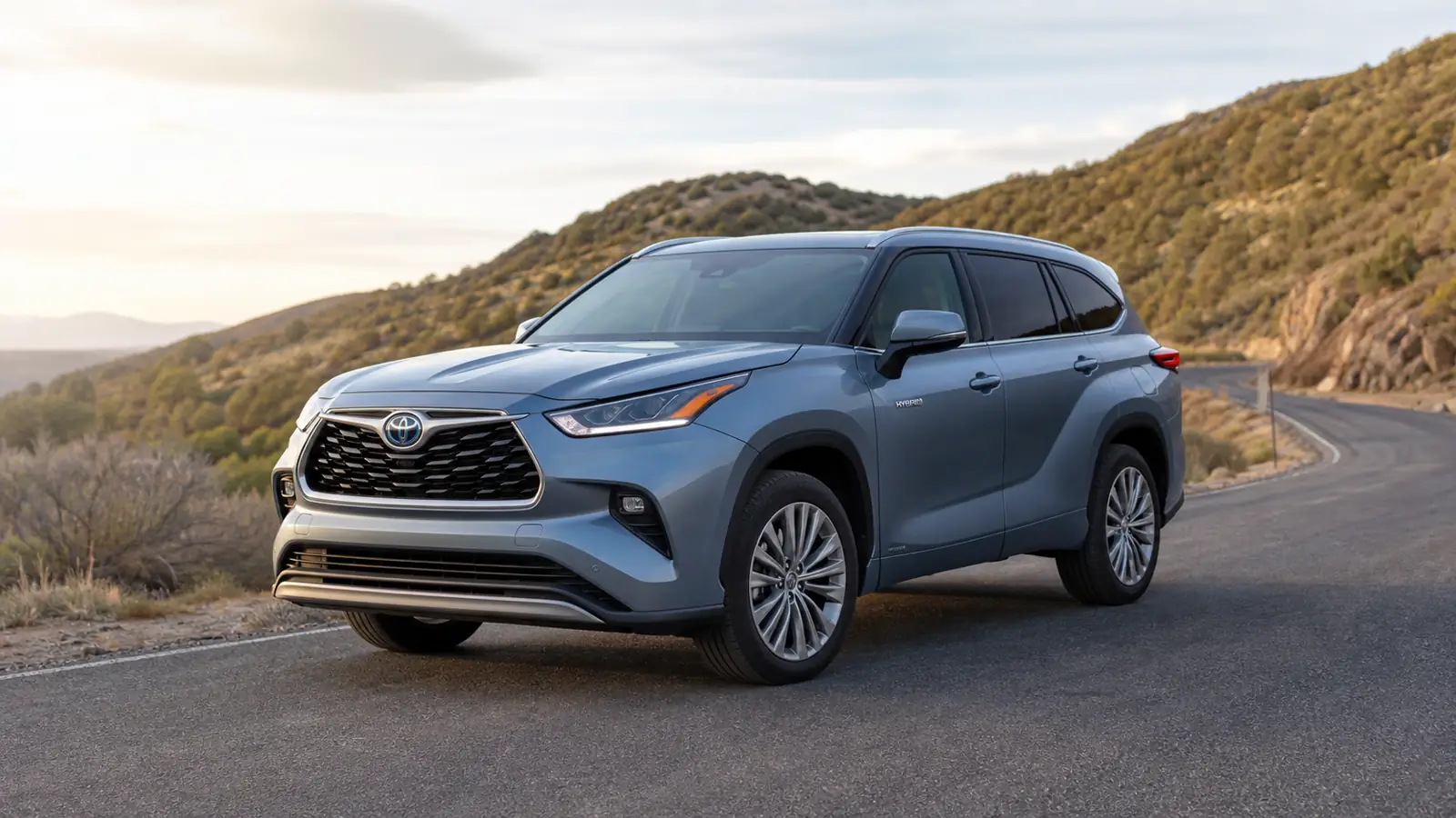 2026 Toyota Highlander Hybrid three-row SUV front three-quarter view - Toyota Highlander Hybrid