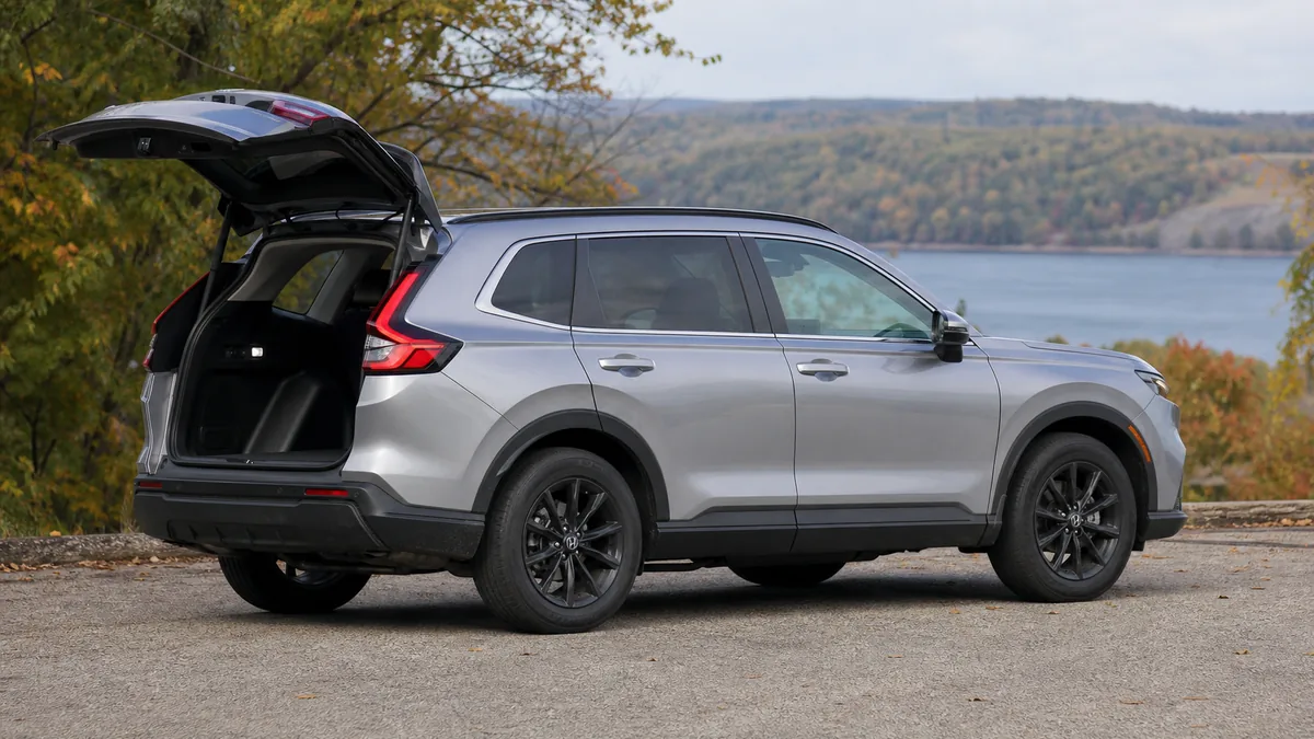 Honda CR-V cargo area for family use - Honda CR-V