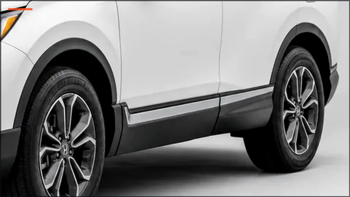 Honda CR-V wheel and body detail
