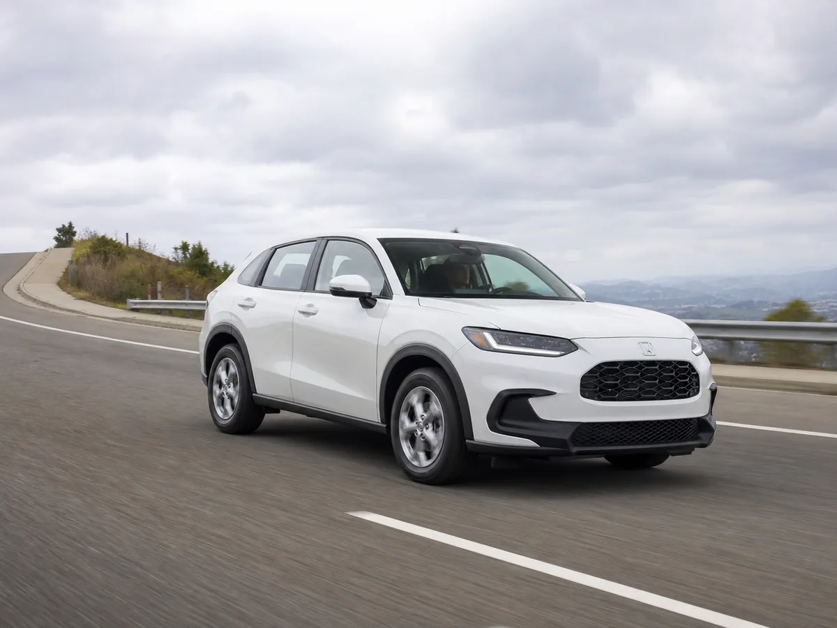 Honda HR-V carrying passengers during a highway and hill test - Honda HR-V