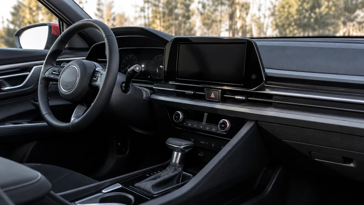 Hyundai Elantra commute cabin