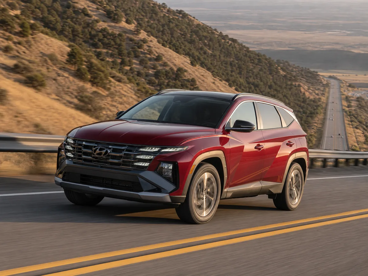 Gas Hyundai Tucson climbing a highway grade on ordinary-size wheels