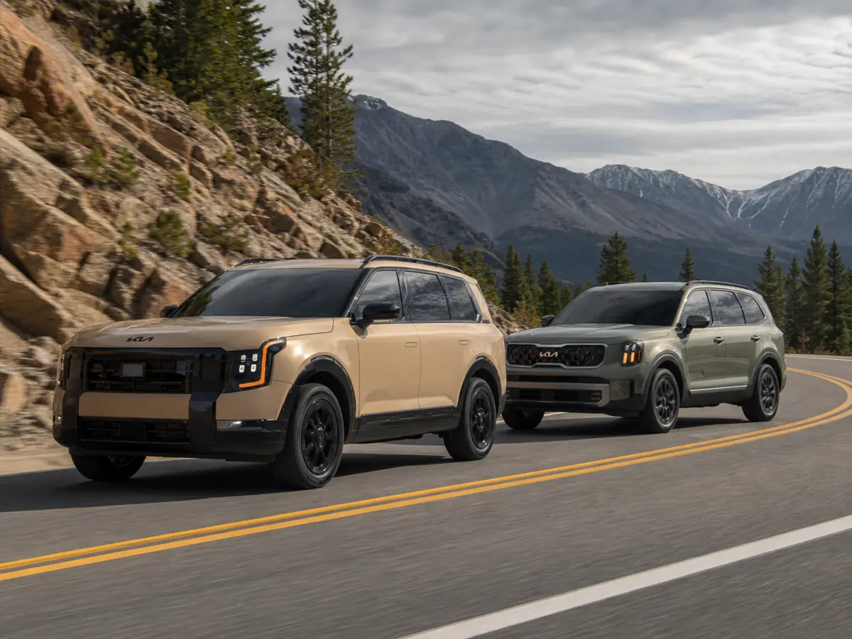 Redesigned turbo Kia Telluride and outgoing V6 model on the same road test