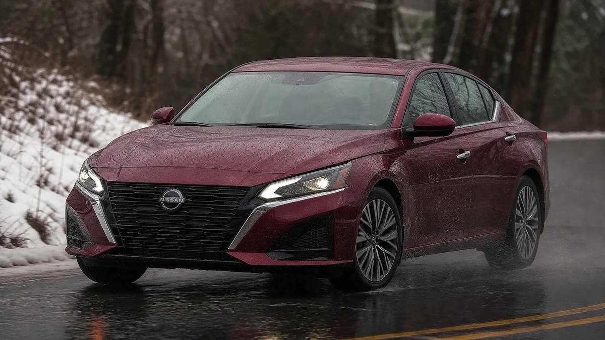 Nissan Altima awd commute check