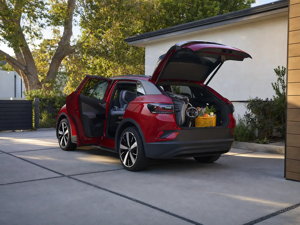 Volkswagen ID.4 rear cabin with child seat, adults, and family cargo - Volkswagen ID.4